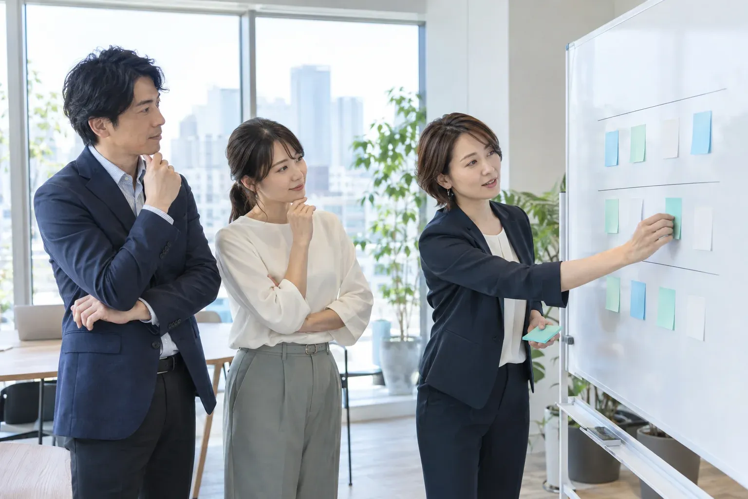 業務の流れをチームで整理する場面の利用シーンイメージ