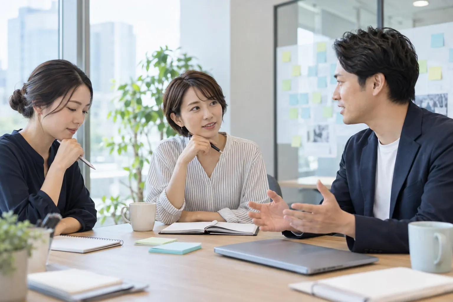チームで意見を交わす場面の利用シーンイメージ